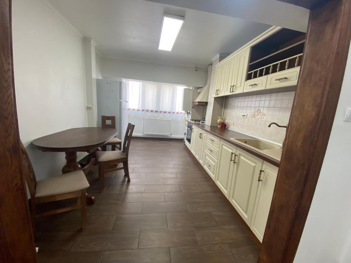 Violetta Apartament Buzău Esterno foto