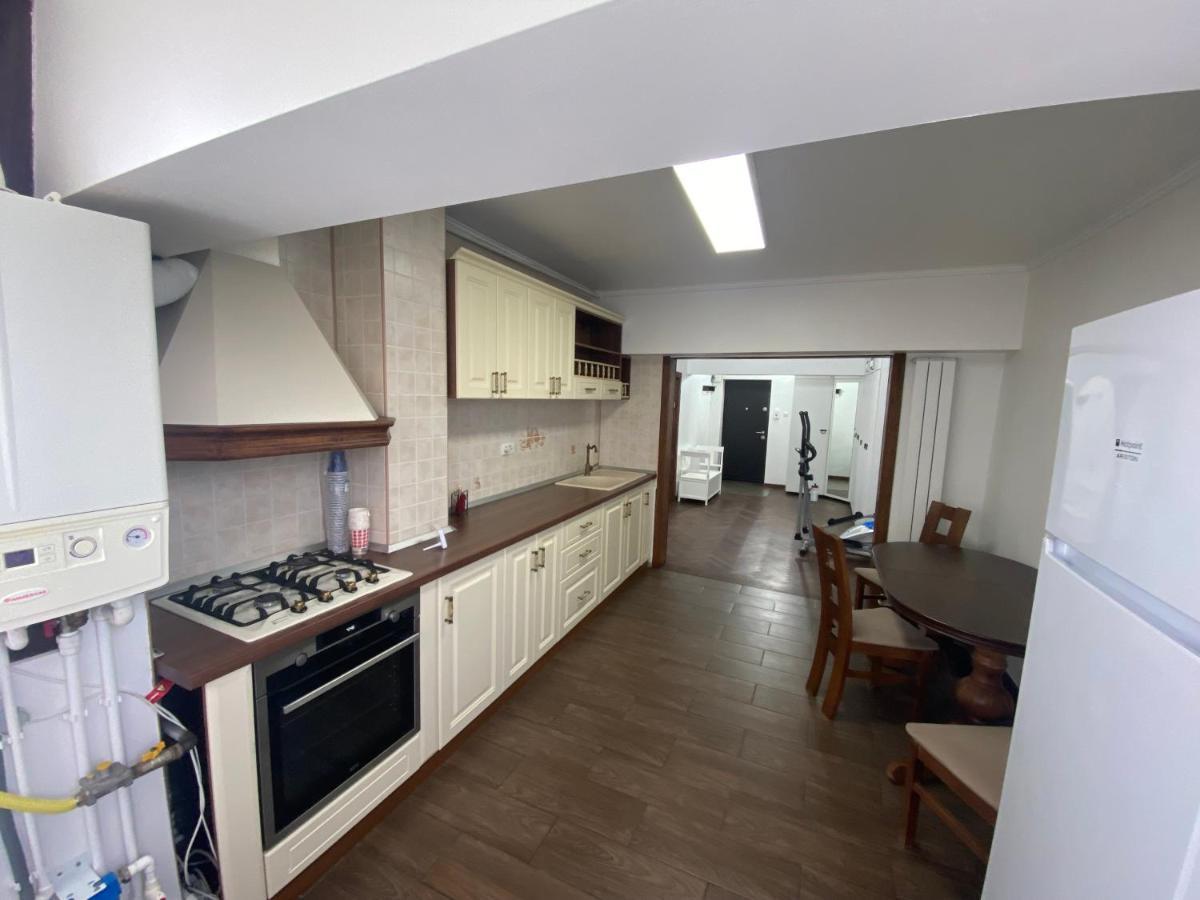 Violetta Apartament Buzău Esterno foto